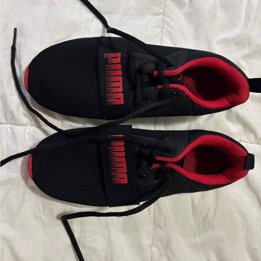 PUMA Sneakers